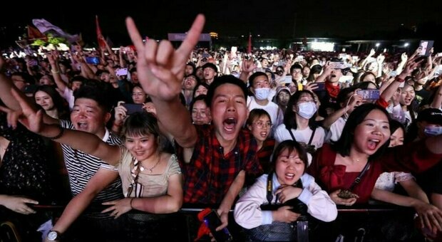 Wuhan, in 11mila al concerto senza mascherine e zero distanziamento