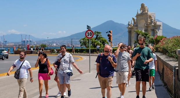 immagine Napoli, le pagelle dei turisti: «Servizi da migliorare promossi arte e cibo»