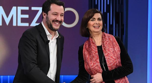 Boldrini-Salvini, scontro sui migranti. "Per lui sono galline dalle uova d'oro". La replica: "Sei una incapace razzista"
