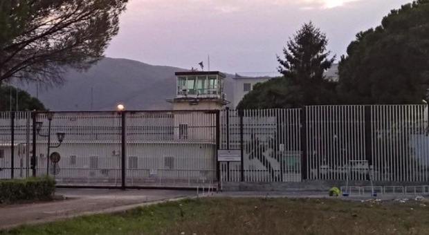 Cancello del carcere di Santa Maria Capua Vetere
