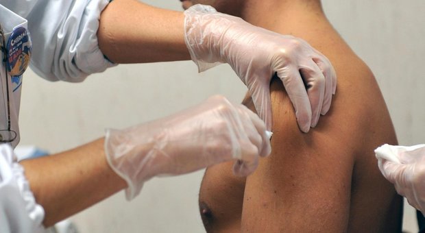 Roma, al via nel Lazio le vaccinazioni antinfluenzali D'Amato: «Saranno garantite oltre un milioni di dosi»