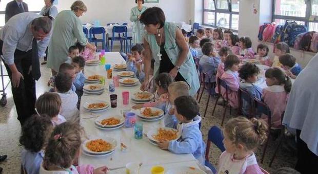 Mense a Perugia, polemica sui piatti dell'asilo: «Sono cinesi»