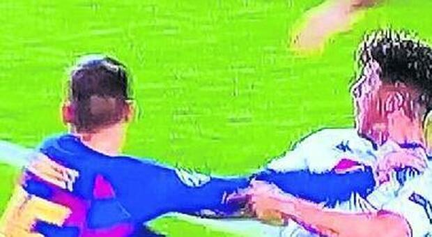 «Barcellona-Napoli, che errori: l'arbitro Cakir è stato inadeguato»