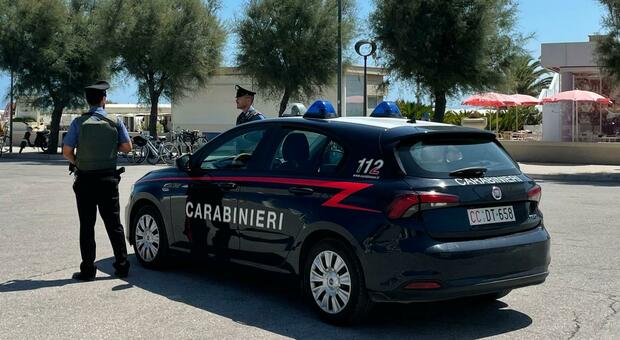 Sportelli rigati in via Cervi a Mondolfo: danneggiato filotto di auto in sosta. Caccia al colpevole