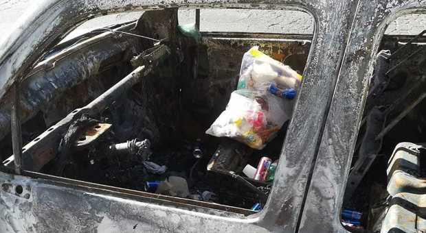 San Giorgio, auto distrutta dalle fiamme diventa ricettacolo di rifiuti