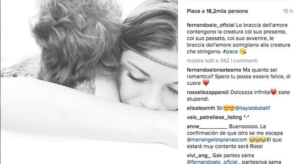Fernando Alonso (di spalle) e Linda Morselli (da Instagram)