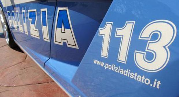Torino, tentano di rapire una donna caricandola su un furgone: tre uomini fermati dalla polizia