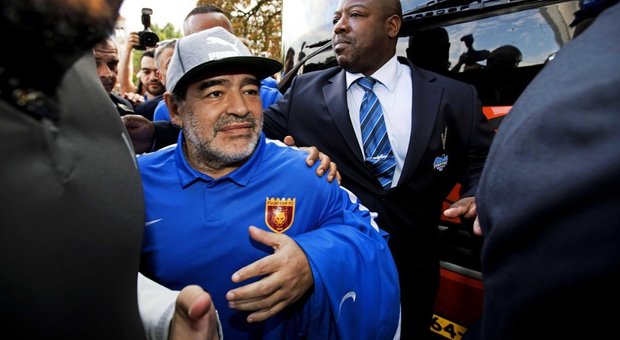 Maradona: «È triste, l'Italia colora il Mondiale»