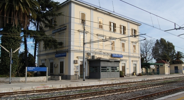 Travolto dal treno Napoli-Roma: muore assicuratore, resta il giallo
