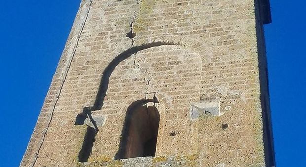 Terremoto, a Civita di Bagnoregio evacuata la casa di Paolo Crepet: e per il campanile arriva lo sponsor privato
