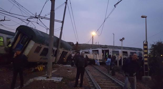 Treno deragliato, uno dei feriti: "C'è stato un gran botto e uno stridere, poi tutti hanno iniziato ad urlare"