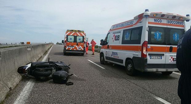 Taranto, perde il controllo della moto e si schianta: muore un 48enne