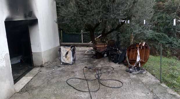 Incendio in villa a Velletri, fiamme innescate da lavatrice