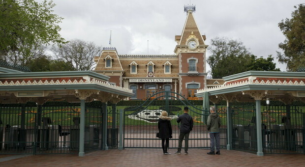 Covid Usa, Disneyland in California si trasforma in un un mega centro per le vaccinazioni