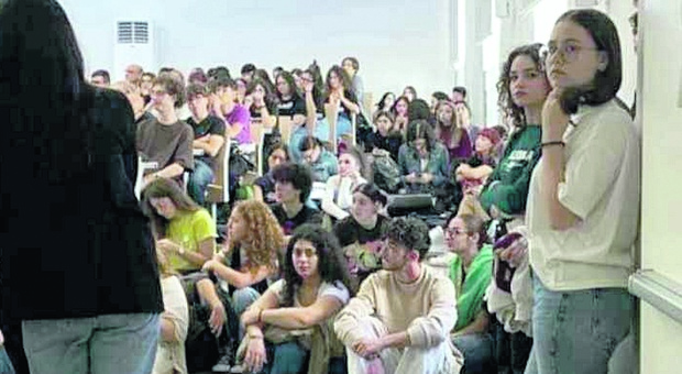 Problemi di spazi in Ateneo, gli studenti: «Aule piccole e sparse». Disagi a Lettere e Dams, lettera ai vertici dell’Università