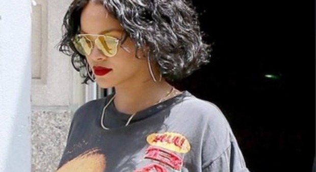 Rihanna accusata di essere ingrassata: lei sui social risponde così