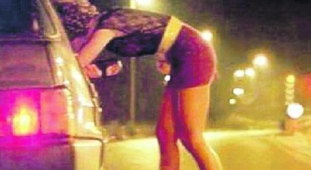 Prostitute on line per pagare i debiti del viaggio in Italia