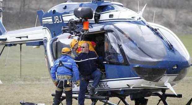 Francia, valanga sulle Alpi, travolti 11 alpinisti: cinque morti, altri sette salvi sotto choc