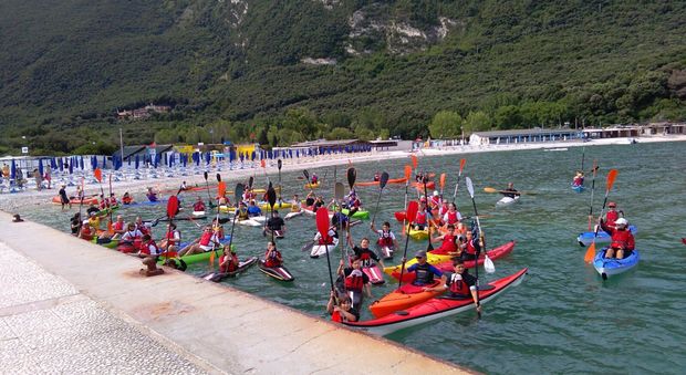 Portonovo-Trave-Portonovo in kayak In 90 all'evento della Lega navale