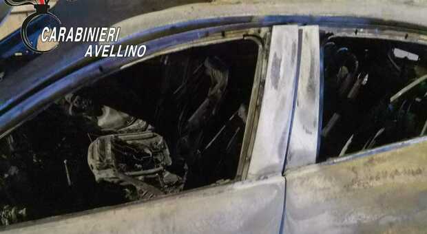 Attentato incendiario a Solofra, bruciata l'auto di un imprenditore