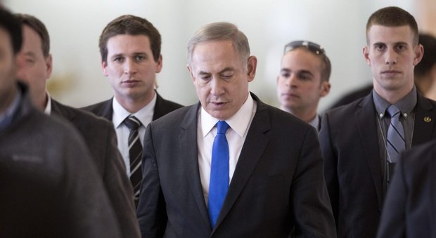 Israele, polizia raccomanda incriminazione Netanyahu. Lui replica: «Non mi dimetto»