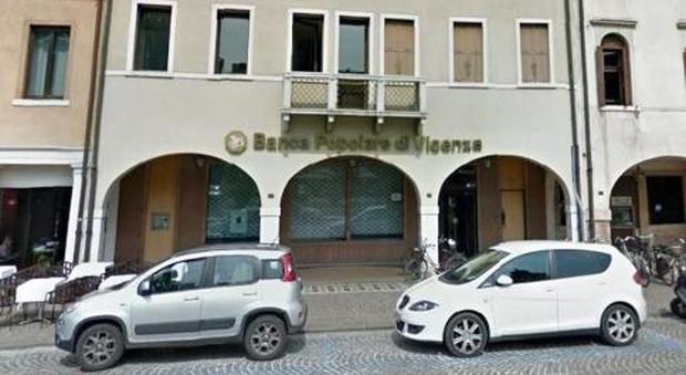 L'archivio della banca sparito dalla fusione con Vicenza: «Ridatecelo»