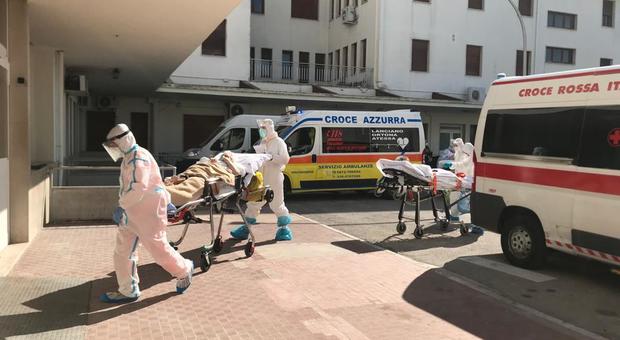 Sono arrivati all’ospedale di Atessa i primi 16 pazienti «Ciao a tutti, ora curateci bene»