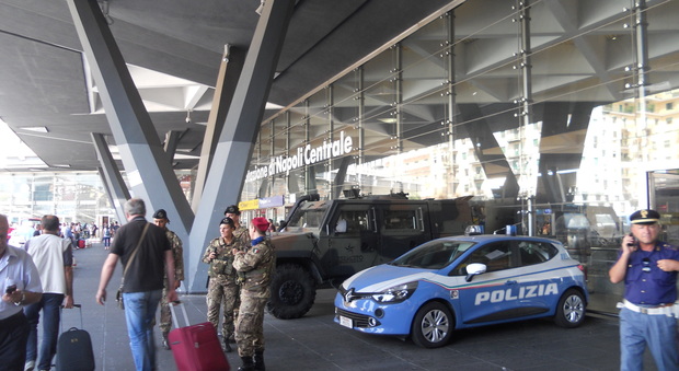 Napoli - Stazione centrale: misura di sicurezza anti terrorismo