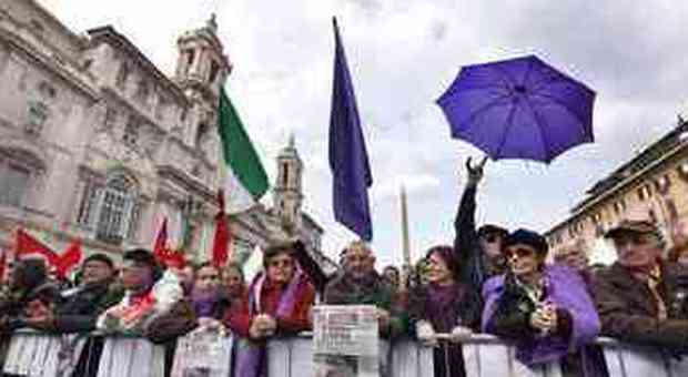 Il popolo viola in piazza Navona (foto Michele Audisio - Toiati)