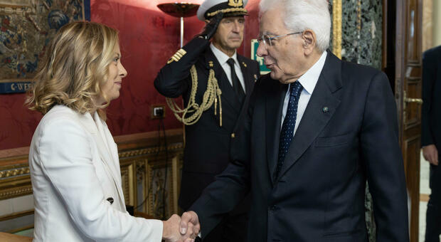 https://statics.cedscdn.it/photos/MED/65/67/8626567_30224921_meloni_mattarella.jpg