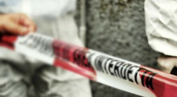 Cadavere in strada a Villorba: trovato da un passante. Forse morto per un colpo di arma da fuoco