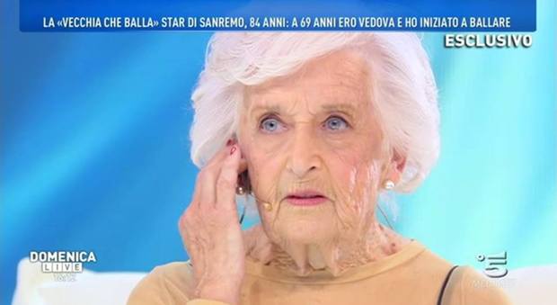 Paddy Jones, la vecchia che balla star di Sanremo: "Ho iniziato a danzare a 69 anni"