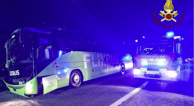 Incidente Flixbus sull'A1, autista (di Alatri) negativo all'alcol test. «Velocità entro i limiti»