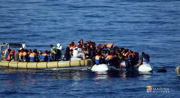 Libia, la guardia costiera recupera 191 migranti e 5 cadaveri