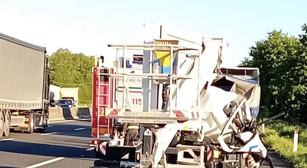 Scontro tra mezzi sull'A1: feriti e quattro chilometri tra Anagni e Ferentino