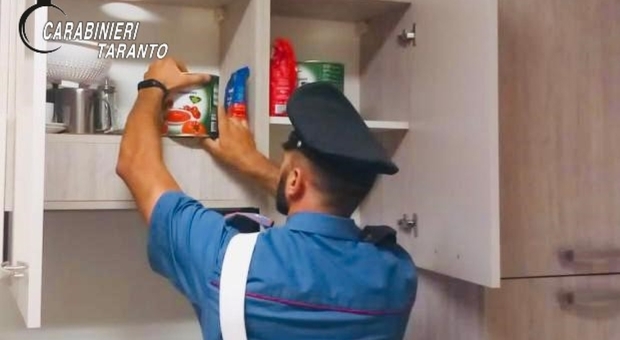 Droga nascosta nella cucina, spacciatore arrestato dai carabinieri