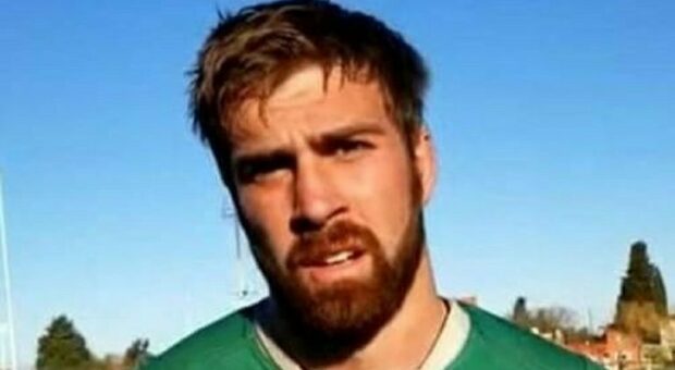 Spaventoso scontro testa a testa durante la partita di rugby: Lucas muore in campo a 28 anni