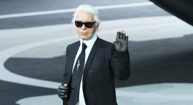 Met Gala dedicato a Karl Lagerfeld: chi era lo stilista controverso che presta il nome all'evento. La sua gatta Choupette non ci sarà