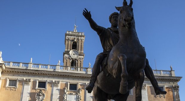 Roma, Forza Italia in piazza contro la Raggi. Bordoni: «Uno dei peggiori sindaci. Stanno distruggendo la città»