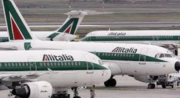 Alitalia, Letta: «Con l'intervento di Poste i privati costretti ad intervenire»