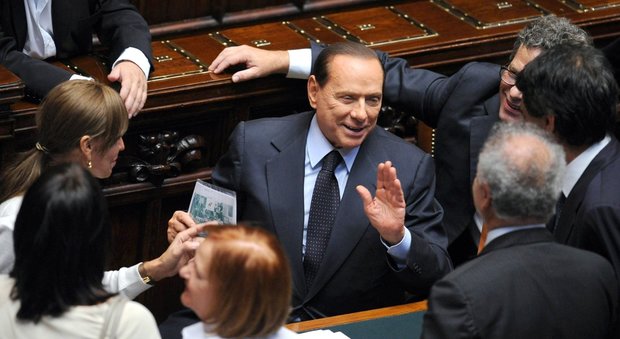 Berlusconi, il Senato nega l'uso delle intercettazioni delle "olgettine": scontro Pd-M5S