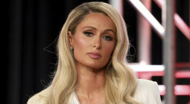 Paris Hilton in lacrime: «Io, abusata in collegio: parlo per salvare i bambini»