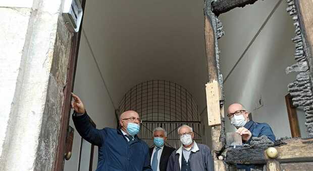 Incendio al convento di San Pasquale, Velardi: «Colpito simbolo di Marcianise»