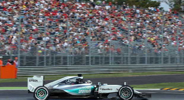 A Monza le Mecerdes sono subito veloci Hamilton davanti a Rosberg. Vettel terzo