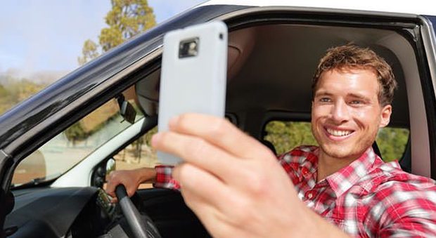 Avere un'auto gratis senza pagarla? Ora è possibile, "con due selfie a settimana"