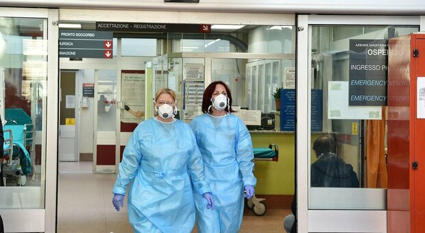 Coronavirus, medico e pazienti contagiati: l'ospedale di Teramo chiude alle visite