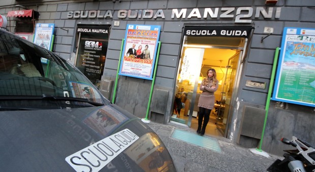 Incubo burocrazia a Napoli: a rischio gli esami per la patente, 200 istruttori «congelati»