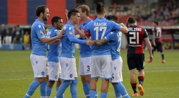 Il Napoli vince e convince a Cagliari, finisce 0-3