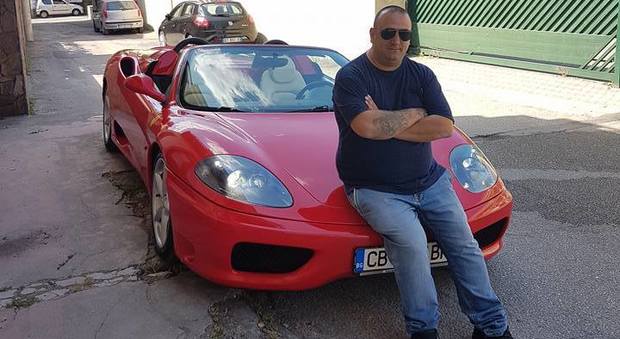 Napoli, disoccupato e con reddito zero: ma in garage aveva la Ferrari nuova di zecca: arrestato