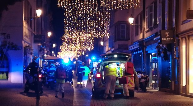 Strasburgo, notte di terrore: «Sparava raffiche sulla folla sembrava un film di guerra»